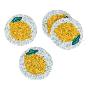 Ensemble de 4 dessous-de-verre carrés brodés à la main avec fleurs en perles, décoration de table à prix avantageux - Product Image 2