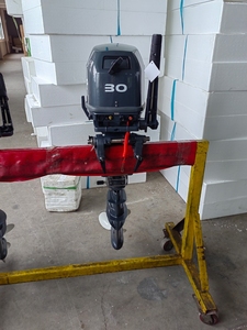 Motor Fuera de Borda Estándar de 30 HP y 2 Tiempos, Motor Potente para Barcos de Pesca/Barcos Recreativos, Construcción Duradera y Arranque Fácil - Product Image 2