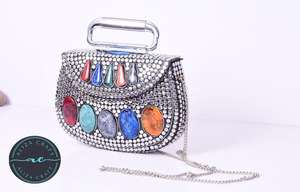 Sac à main d'embrayage en métal fabriqué à la main pour femmes de luxe avec décoration de paillettes de résine de vadrouille pour les mariages de fête vente à l'exportation - Product Image 4