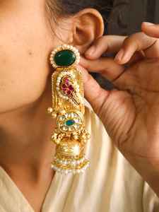 Pendientes de mujer estilo pájaro hechos a mano chapados en oro modernos 2024, accesorios elegantes con diseño personalizado a la venta - Product Image 3