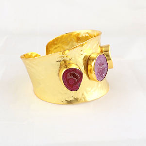 Bracelet large en pierre de géode naturelle, bijoux bohèmes, bracelet ouvert en laiton massif plaqué or 18 carats, vente en gros - Product Image 4