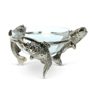 三只跳跃的鱼玻璃碗碗是一件精美的礼物，华丽的铝制中心件质量高