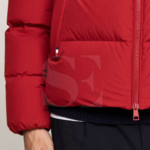 Chaqueta acolchada personalizada para hombre con estilo informal Cuello con capucha de lona ligera Cierre de cremallera cálido para uso en invierno al aire libre - Product Image 4