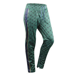 Conception personnalisée en usine de vêtements de sport d'hiver pour hommes survêtement survêtement vêtements d'entraînement survêtements impression survêtements - Product Image 3