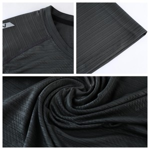 T-shirts de sport de forme physique à manches courtes avec impression numérique tricotée solide pour hommes, à séchage rapide et anti-boulochage - Product Image 5