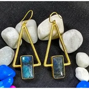 SOUMYA CREATIONS Boucles d'oreilles pendantes tendance en laiton plaqué or avec pierre de lune arc-en-ciel pour femme, style religieux mignon, cadeau idéal pour les fêtes - Product Image 2