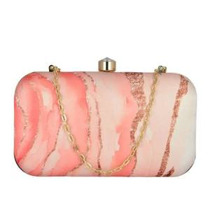 Pochette en résine faite à la main pour femmes, élégante, de qualité supérieure, accessoire de mode, imperméable, style bohème vintage, chaîne fabriquée en Inde - Product Image 1