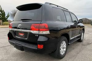 TOYOTA LAND CRUISER 2021 EXTRÊMEMENT PROPRE, MOTEUR V8 5.7L, 4X4, PRÊT À LIVRER - Product Image 2