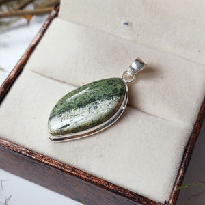 จี้โอปอลสีเขียวเงินแท้ 925 แบบสั่งทำพิเศษ – เครื่องประดับดีไซน์ขอบแบบแฟนซี ขายส่งจำนวนมาก - Product Image 6