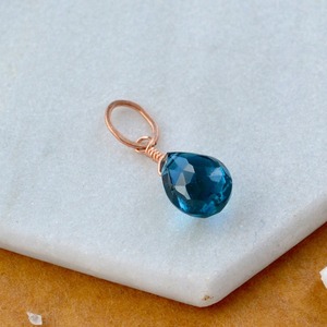 Colgante de Topacio Azul en Forma de Lágrima, Piedra Natal de Diciembre, Gema Azul, Chapado en Oro Rosa, Joyería Delicada Hecha a Mano - Product Image 5
