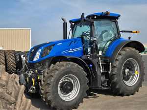 Tractor Agrícola T7 |   Tractor de Ruedas 4x4 de Alto Rendimiento con Motor FPT |   Transmisión de 230 HP, confiable y duradera - Product Image 2