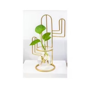 Jarrón Decorativo para el Hogar, Tubo de Ensayo de Vidrio para Flores con Base Redonda de Metal Dorado - Product Image 2