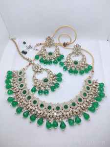 Ensemble de bijoux traditionnels indiens Mehendi, parfait pour les mariages, les occasions festives, ensemble de collier de haute qualité avec Maang Tikka - Product Image 3