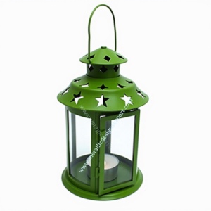 Linterna cuadrada de metal verde con recortes de estrellas y diamantes Portavelas decorativo hecho a mano para uso en interiores, exteriores y festivos - Product Image 2