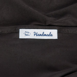 ป้ายผ้าซาตินสีแดงเข้มสำหรับเสื้อผ้าผ้าฝ้ายซักได้พิมพ์ลายป้ายผ้าซาตินสุดหรูปรับแต่งได้ตามต้องการ - Product Image 4