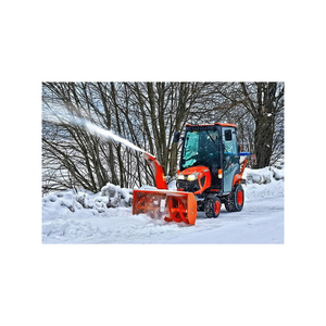 Tracteur Kubota fiable avec souffleuse à neige pour dégager les allées - Product Image 5