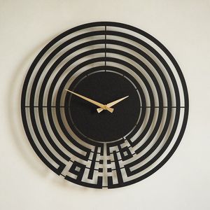 Horloges murales islamiques décoratives en métal durable avec des motifs arabes élégants, parfaites pour un décor élégant - Product Image 1