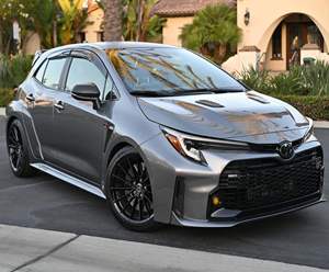 Potente Toyota GR Corolla Circuit Edition 2023 Inspeccionado, Transmisión Manual de 6 Velocidades, Tracción en las Cuatro Ruedas, Motor Turbo de 3 Cilindros y 300 hp - Product Image 1