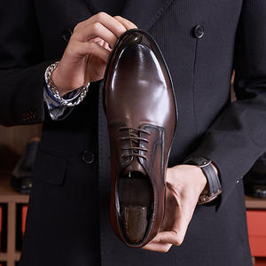 รองเท้าทำงานหนังวัวทนทาน พร้อมซับในป้องกันกลิ่น และส้นรองเท้ากันลื่น รองเท้าลำลองสำหรับผู้ชาย รองเท้าใส่ทุกวัน - Product Image 1