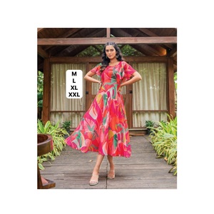 Robe imprimée en georgette lourde de qualité supérieure avec manches fantaisie Robe décontractée en été disponible à la vente - Product Image 5