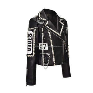 Veste Courte Femme Punk en Cuir PU, Style Motard Rock, avec Clous, Blocs de Couleurs, Rivets et Imprimé Graffiti - Product Image 6