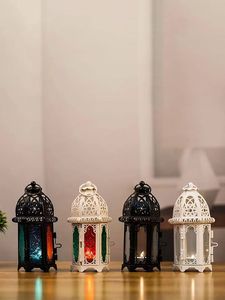 Linterna de metal decorativa con grabado floral dorado de primera calidad diseñada para lujosas ceremonias culturales de recepciones de bodas - Product Image 3