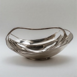 ImperialFeast Tray Featuring Cast Aluminium Deep Dish Hammered Surface Polished Shine And Great for Sophisticated Entertaining - Product Image 3