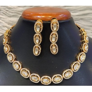 Conjunto de collar con apariencia de piedras Kundan chapadas en oro de la mejor calidad Simple con pendientes, colección de ropa de fiesta de boda india o mujer - Product Image 1