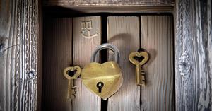 Padlock-01H Personalized Brass Gold Heart-Shaped Love Mini Bag Travel Suitcase Luggage <b>Box</b> Engraved Personalized Padlocks - Product Image 5