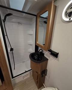 Autocaravana de Lujo 4x4 Todoterreno, Remolque, Casa Rodante Nueva con Nevera para Viajes y Campamentos al Aire Libre - Product Image 6