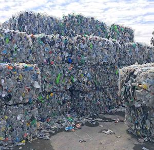 Copos de HDPE virgen y chatarra de botellas de leche Gránulos de HDPE para moldear Material de embalaje de alta calidad - Product Image 2