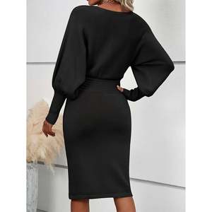 Ensemble pull col rond et jupe midi en viscose anti-boulochage rose rouge et noir pour femme, idéal pour le printemps - Product Image 4