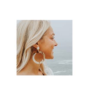 Boucles d'oreilles en corne naturelle blanche et noire pour taille personnalisée prix bon marché avec utilisation à la main pour un prix bas avec une forme différente - Product Image 6