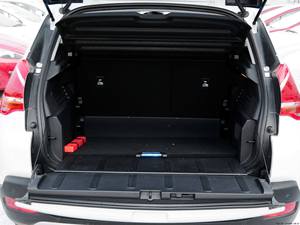 Excelente Peugeot 3008 Usado del 2016, SUV Usado con Excelente Historial de Servicio, Caja de Cambios Automática, Motor Turbo, Asientos de Cuero, Volante a la Izquierda - Product Image 3