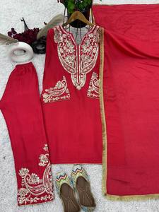 Conjunto de ropa de fiesta de diseñador Pur Chinon Silk Kurta Plazzo y Dupatta - Product Image 4