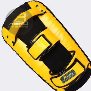 Almohadillas de entrenamiento de Kickboxing MMA de cuero genuino hechas a medida Diseño OEM de logotipo privado para Muay Thai Kicking & Blocking - Product Image 2