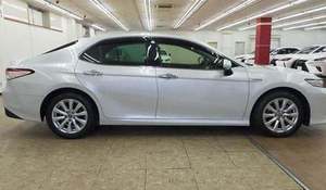 Camry 2017 d'occasion, très esthétique, sièges en cuir propres, caméra de recul, conduite à gauche, phares LED, toit ouvrant, écran tactile - Product Image 2