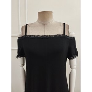 Robe mi-longue en viscose pour femme, à bretelles, manches courtes, col avec détails en dentelle, 37092 - Noir - Product Image 5