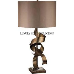 Exquisita lámpara de pie de metal de lujo con un diseño artístico perfecto para interiores y salones de alta gama - Product Image 2