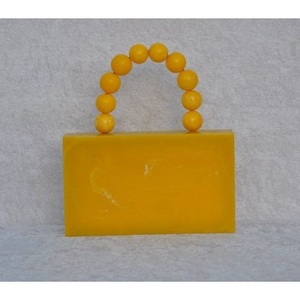 Sac à main élégant en résine avec ferrures dorées en bois d'acacia naturel - Product Image 4