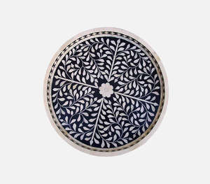 Bandeja Redonda de Lujo Hecha a Mano con Incrustaciones de Hueso y un Intrincado Patrón Floral de Hojas en Blanco y Negro, Decorativa para Mesa de Centro - Product Image 2