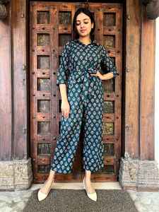 Venta al por mayor de monos holgados estilo sin esfuerzo pantalones cortos casuales de cintura alta con decoración de encaje elegante máxima comodidad - Product Image 2