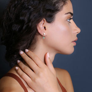 Pendientes de Botón con Diseño de Flor y Circonita Esmeralda Pequeña, Joyería de Plata de Ley 925 Hecha a Mano en Turquía, Venta al por Mayor - Product Image 5