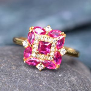 แหวนทับทิมรูปดอกไม้ประดับเพชรและเจ้าหญิงตัดในห้องปฏิบัติการขนาด14K แหวนทองแบบทึบดีไซน์ดอกไม้ไม่เหมือนใครสำหรับเปลี่ยนพลอย - Product Image 1