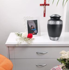 โกศโลหะดีไซน์ทันสมัยสำหรับผู้ใหญ่ขี้เถ้าแปลกใหม่และสร้างสรรค์ของตกแต่งบ้านพร้อมลายมนุษย์และสัตว์สำหรับผู้ชายผู้หญิง - Product Image 4