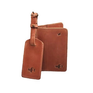 ชุดซองหนังใส่พาสปอร์ตและป้ายกระเป๋าของขวัญการเดินทางสำหรับผู้ชายและผู้หญิง LPT-0005B - Product Image 1