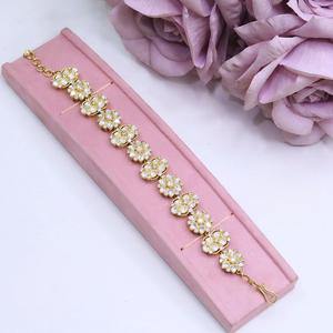 Bracelet de qualité supérieure en or finition designer avec pierres Kundan pour collection de mariage et de fiançailles, à porter pour les fêtes pour femmes - Product Image 1