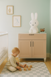 Commode Arion Kids Fairytale en MDF avec un design de rangement au couvercle soigné et élégant, pieds en bois, style élégant - Product Image 2