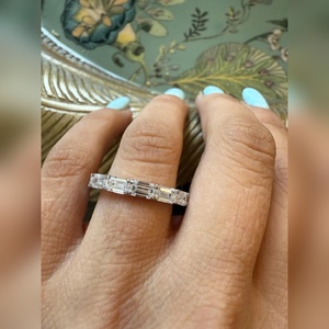 Anillo de Compromiso con Diamante Cultivado en Laboratorio, Corte Esmeralda, Orientación Este-Oeste, 1.70 Quilates, VVS2, Proveedor y Fabricante Mayorista - Product Image 5