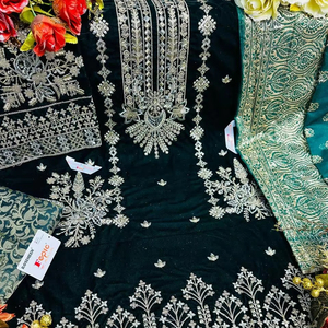 Terciopelo de estilo clásico de invierno y Jacquard Shalwar Kameez con Jacquard Dupatta Ropa india y pakistaní para estaciones frías - Product Image 1